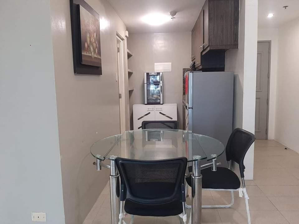 Spacious 2 Bedroom Unit With Pool Manila Luaran gambar